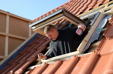Pose de fenêtres de toit Velux à Regniowez